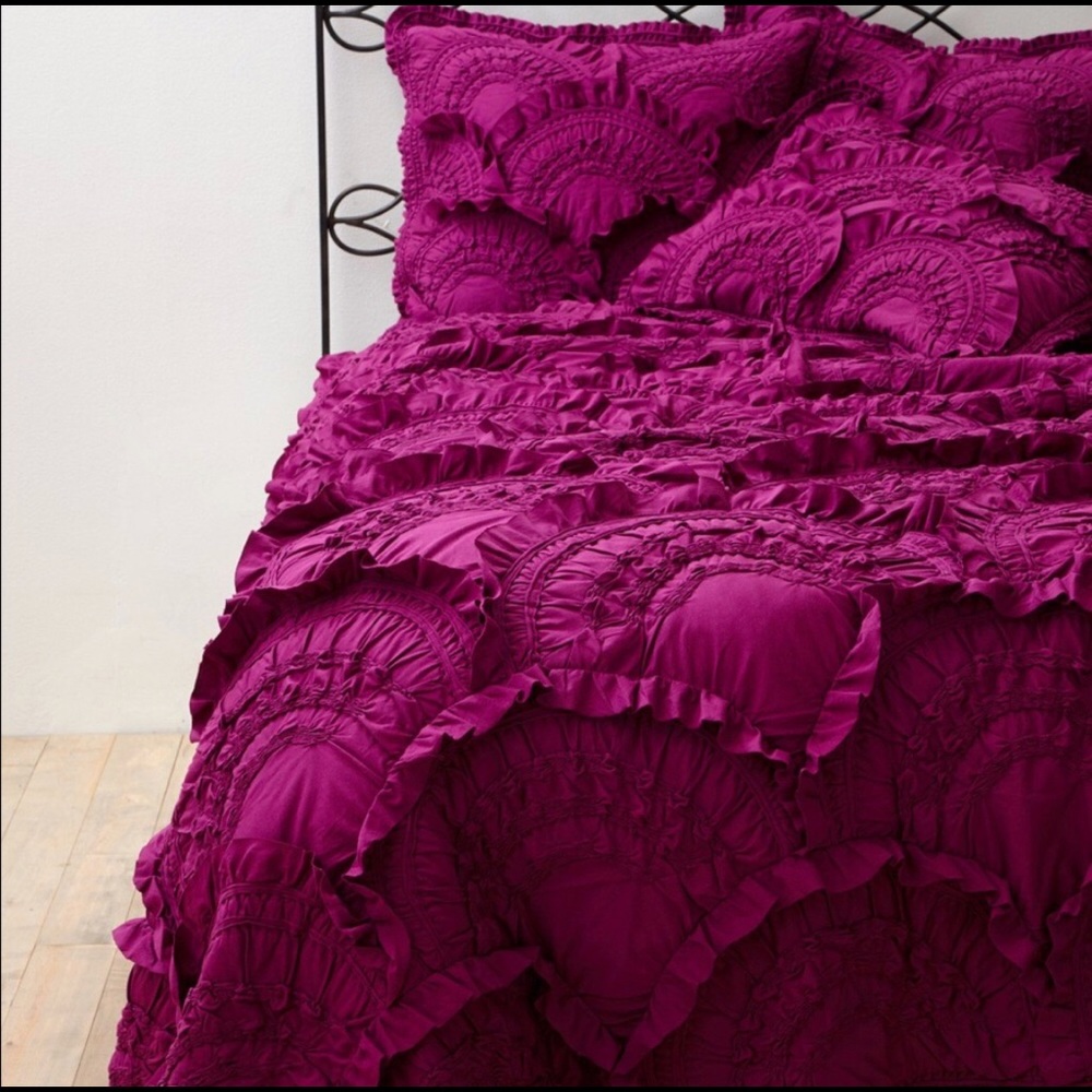 Rivulets Quilt Magenta Queen + Shams